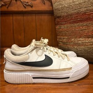Nike Court Legacy Lift